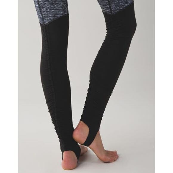 Lululemon Wunder Under Stirrup Pants Dramatic Static White Black Size 4 - Picture 6 of 6